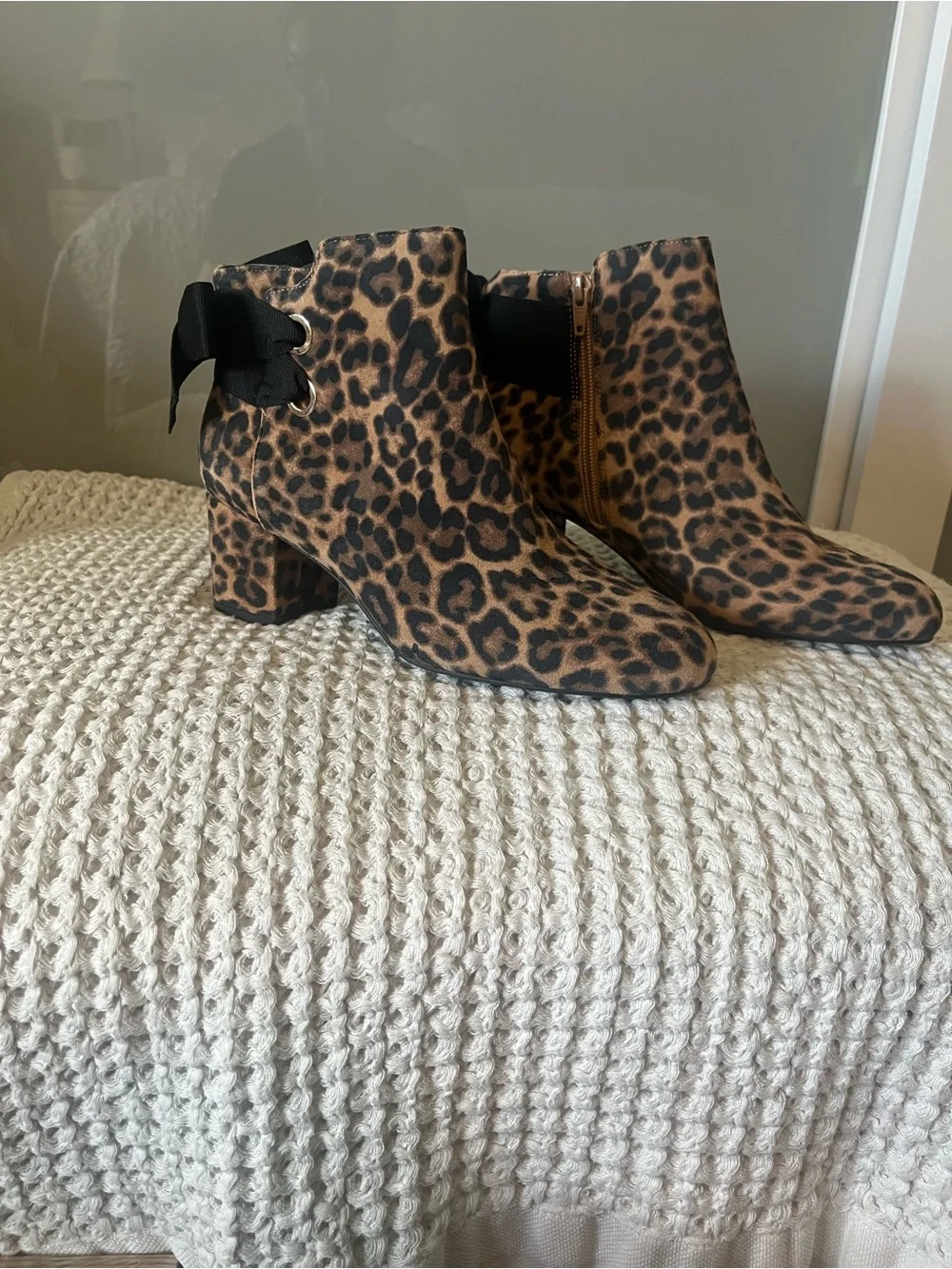 Copper Key Leopard Print Ankle Booties Black Heel Bow Accent Size 8.5 539